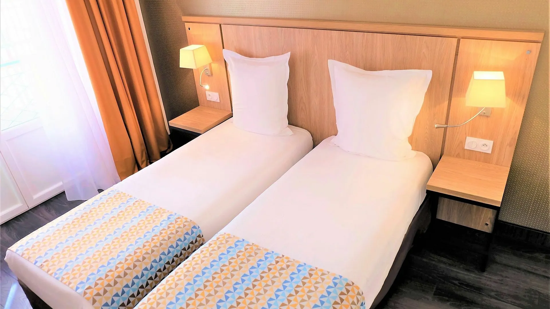 ***  Logis Hotel La Caravelle Toulouse France